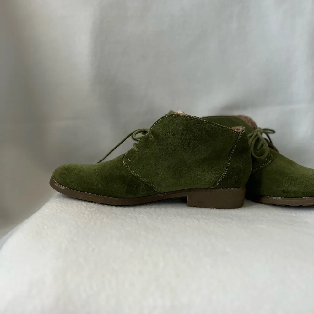 Eddie Bauer size 9 1/2 Green Suede Faux Fur Lining Ankle Boots